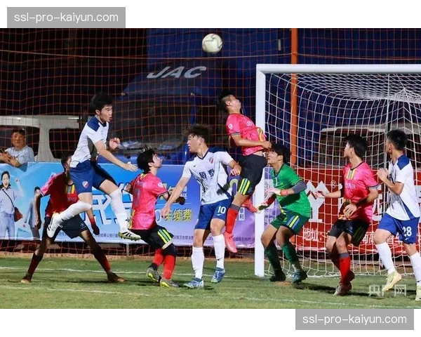 “为社区而战”活动：西甲俱乐部深入基层，举办百场青少年足球训练营